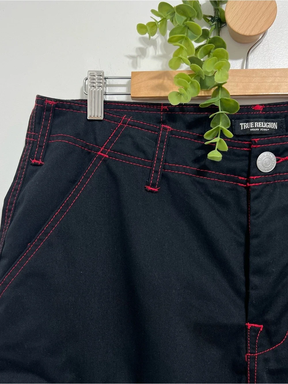 True Religion NWT Jet Black / TR-V Red Relaxed Grunge Cargo Pants